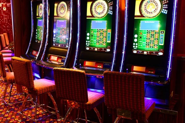 Mobile phone showing ldt toto VIP Roulette betting interface with number grid and live video